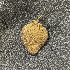 Sarah Coventry Silver Tone "Strawberry Ice " Brooch 5"